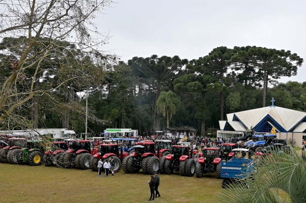 A 1ª Festa do Agricultor foi um verdadeiro sucesso, reunindo agricultores, empresas do setor agropecuário e a comunidade religiosa em uma jornada de união e confraternização. Foto Toninho Anhaia