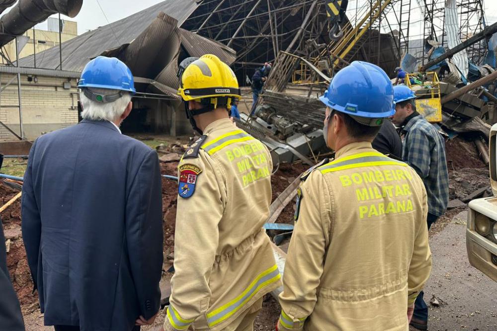 Última vítima é encontrada no túnel do silo 3 após explosão em cooperativa de Palotina, Paraná. Equipes de resgate trabalham com cautela para retirada do corpo. Secom