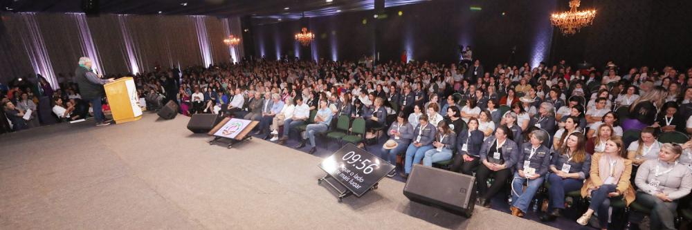 A iniciativa reuniu mais de 1,2 mil mulheres, em torno de uma programação ampla, que contemplou temas de saúde a sucessão familiar.