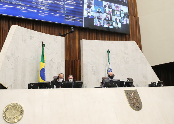 Presidente da Assembleia, deputado Ademar Traiano (PSDB), anuncia a criação de um grupo de trabalho terá a missão de buscar o consenso para atualização das tabelas proposta nos projetos do Tribunal de Justiça.. Créditos: Dálie Felberg/Alep