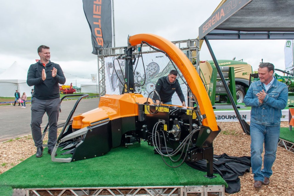 O equipamento, que leva o nome de Serena 130T, surge como uma alternativa no mercado para pequenos e médios pecuaristas – já que a tecnologia estava acessível, até então, a grandes produtores por conta do valor e do volume de produção.