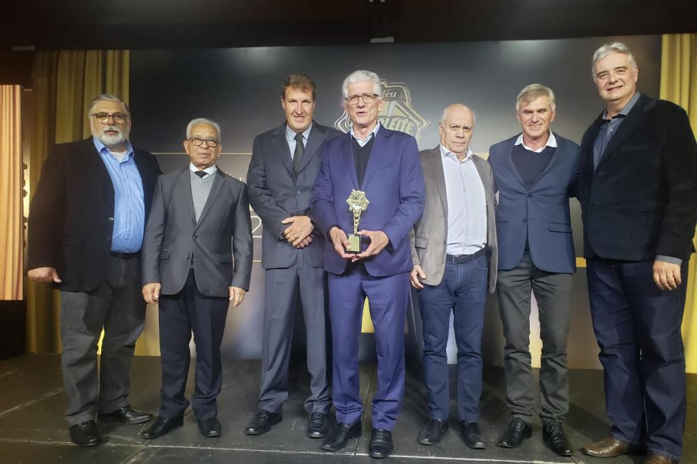 Norberto Ortigara recebe Troféu Agroleite como Personalidade do Ano Foto: Evandro Fadel/SEAB-PR
