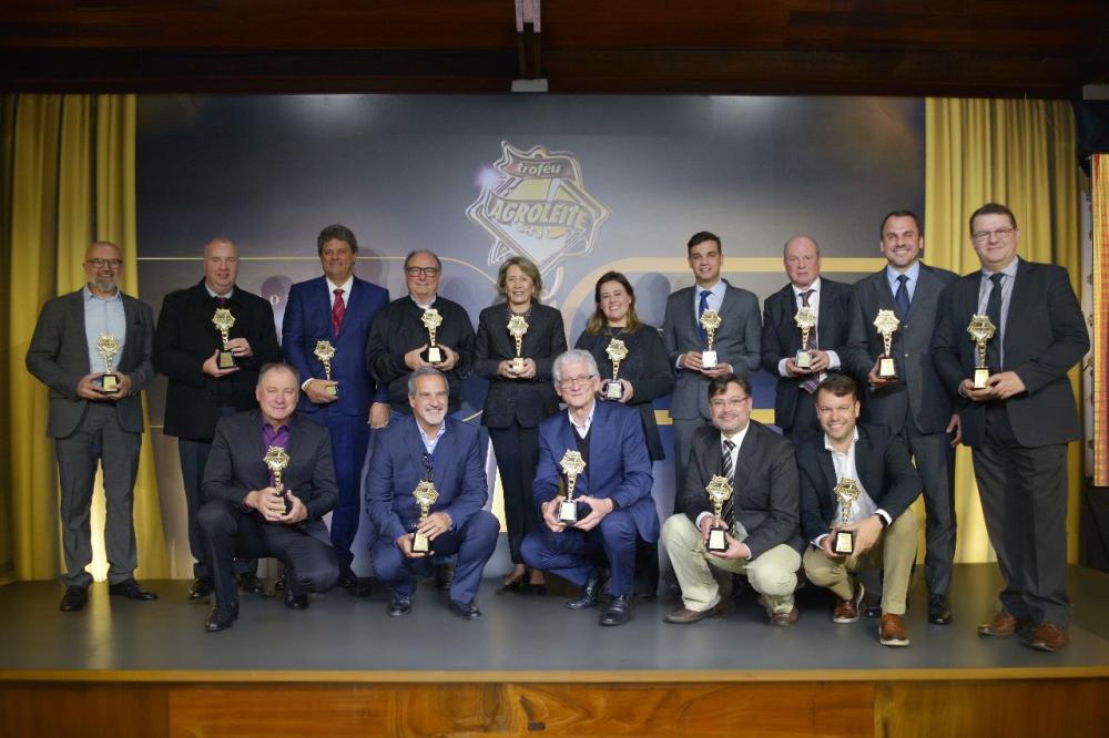 O “Oscar do Leite” reuniu no Memorial da Imigração Holandesa os representantes de empresas nacionais e multinacionais e personalidades ligadas a cadeia do leite para conhecer os vencedores em cada uma das 15 categorias.