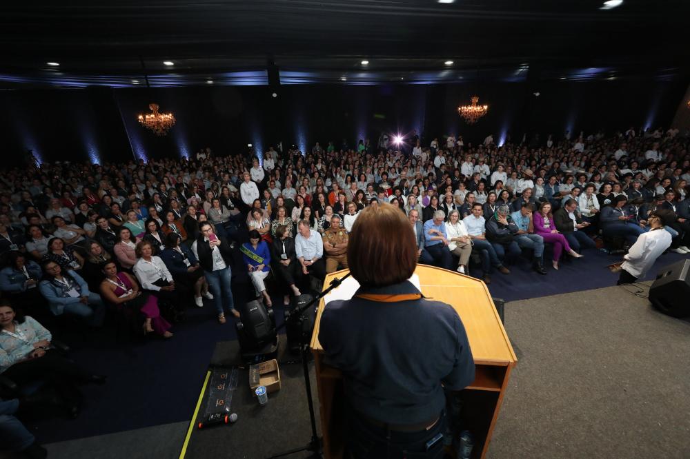 Para ampliar o protagonismo feminino, o movimento nacional deve focar sua atuação na capacitação das mulheres, na organização de comissões estaduais e na articulação dos colegiados em âmbito nacional.