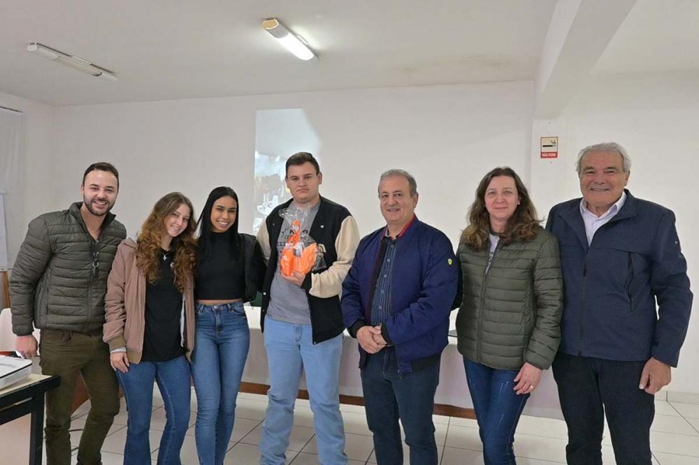 Deputado Moacyr Fadel discute conquistas regionais e interage com agricultores durante o Café do Produtor, promovido pelo Sindicato Rural de Castro durante a Agroleite 2023.