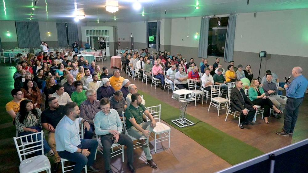 A Assembleia de Núcleo do Sicredi em Piraí do Sul reflete não apenas a importância do cooperativismo na comunidade, mas também a profundidade dos valores compartilhados por seus membros. Fotos Toninho Anhaia