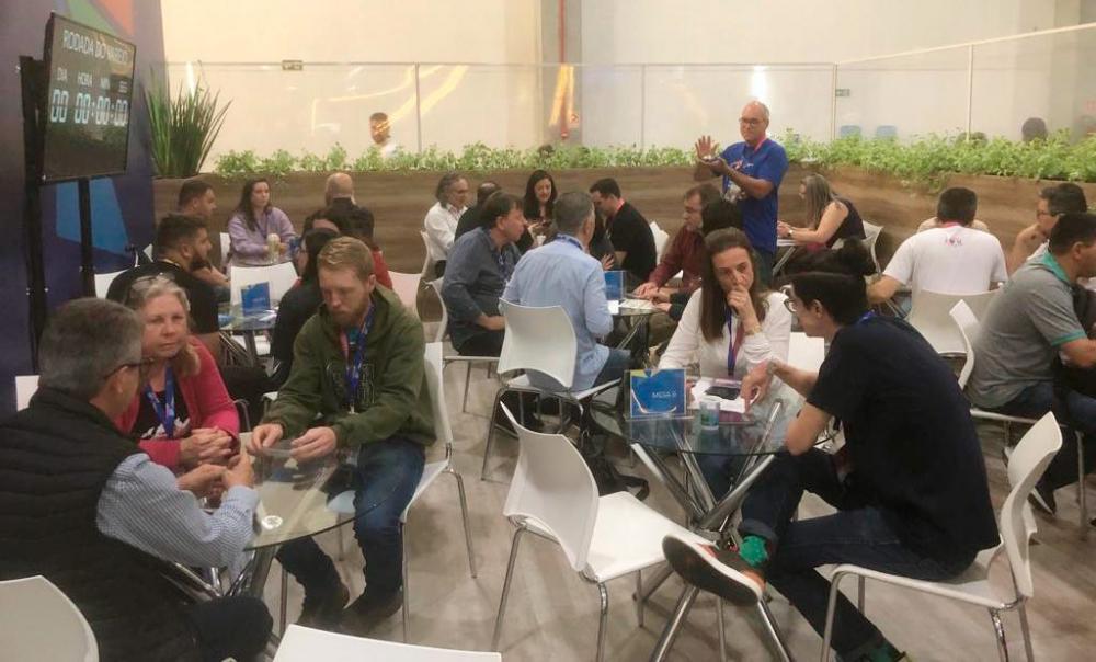 Ação aproximou empreendedores com potenciais compradores do setor do varejo no evento, em Curitiba