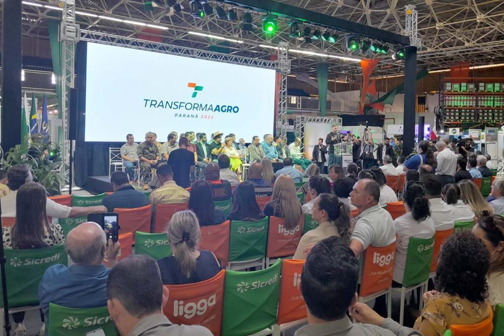 Para o presidente da Sicredi Campos Gerais e Grande Curitiba PR/SP, Márcio Zwierewicz, o Transforma Agro é um evento de grande relevância para setores essenciais para a região.