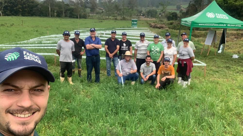 Objetivo foi abordar a implantação e manejo de pastagens anuais de inverno e estruturas gerais da propriedade.