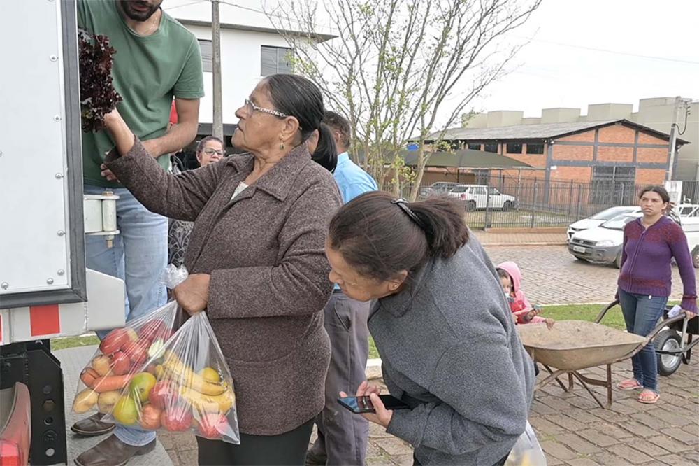 A comunidade de Piraí do Sul se une em um ciclo virtuoso de reciclagem e produção de alimentos frescos com o programa Feira Verde Piraí. Fotos Toninho Anhaia.
