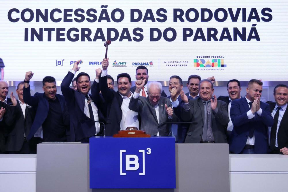 A disputa do Lote 2 do novo pacote de concessões rodoviárias do Paraná aconteceu na sede da B3, a Bolsa de Valores, em São Paulo, com a participação do governador Carlos Massa Ratinho Junior e do ministro dos Transportes, Renan Filho. Foto: Jonathan Campo