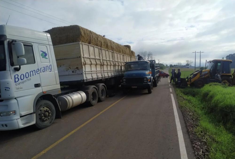 O feno foi entregue a produtores do Vale do Taquari, com o apoio da cooperativa Dália e prefeituras locais com a logística para a distribuição. Fotos Assessoria Agroeffective