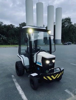  Yak lançou o primeiro trator totalmente elétrico fabricado no Brasil. 