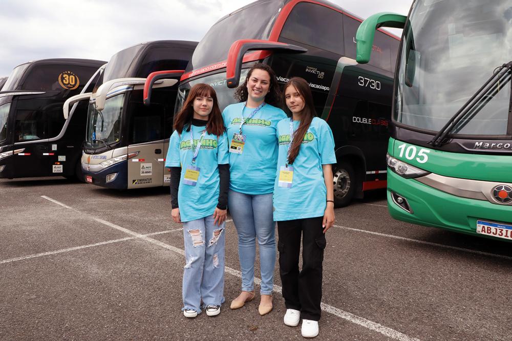 Chuvas que castigaram as estradas da região não impediram professora de Rio Azul de trazer seus estudantes ao evento do Agrinho, em Curitiba