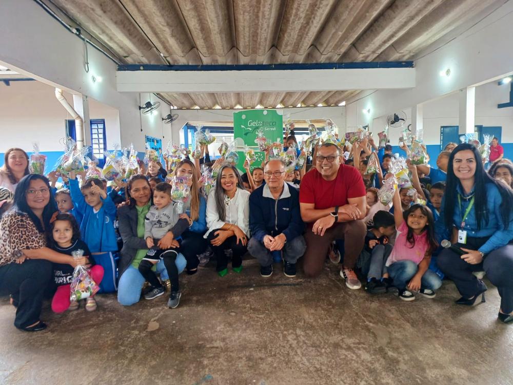 Com a nova geloteca será possível deixar livros, gibis e jornais à disposição dos professores e estudantes para o desenvolvimento de atividades que despertem a criatividade e imaginação.