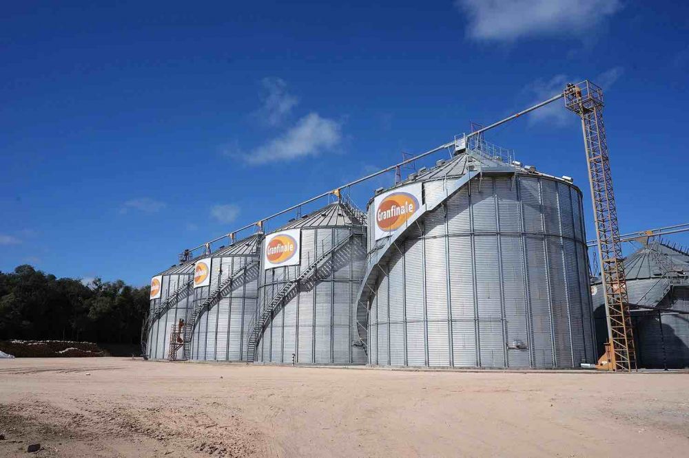 Os silos predominam no Sul, sendo responsáveis por 64,4% da capacidade armazenadora da região, seguido dos graneleiros com 25,3%. A capacidade instalada com silos, no Sul, representa 46,1% da capacidade total do país com esse tipo de armazenagem. Foto Gra