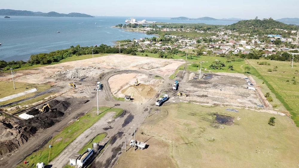 O serviço consistiu na remoção e destinação final de todo o contaminantes, localizado em um terreno no Terminal Portuário Barão de Teffé, na cidade de Antonina, litoral do estado. Foto divulgação