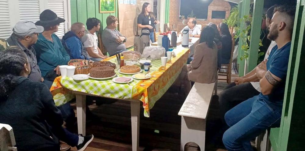 Em conjunto, produtores, Sebrae/PR e Prefeitura de Porto Amazonas têm discutido ações para potencializar a apicultura e meliponicultura em Porto Amazonas. Foto: Divulgação 