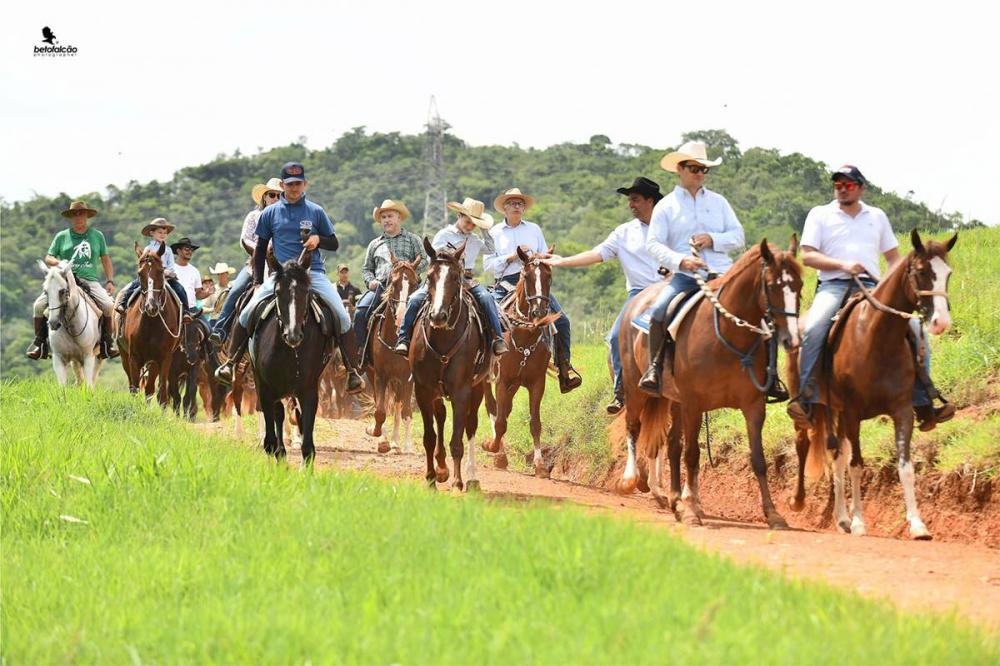 Cerca de 70 participantes, entre amazonas e cavaleiros, participaram da Cavalgada Cass