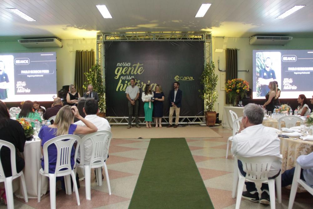 Evento realizado anualmente pela cooperativa reconhece o empenho dos funcionários que completam tempo de trabalho a cada 5 anos