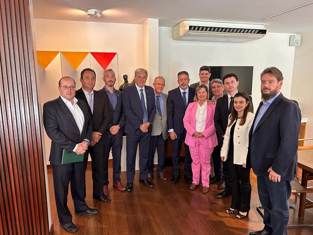 Um dos encontros foi com o presidente da Câmara dos Deputados, Arthur Lira, juntamente com deputados federais que integram a Frente Parlamentar em Apoio ao Produtor de Leite. 
