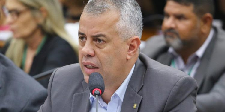 “Os trabalhadores beneficiários de programas sociais não vão deixar de receber os benefícios que configuram importante fonte de sustento familiar fora dos períodos de safra,” disse Evair.