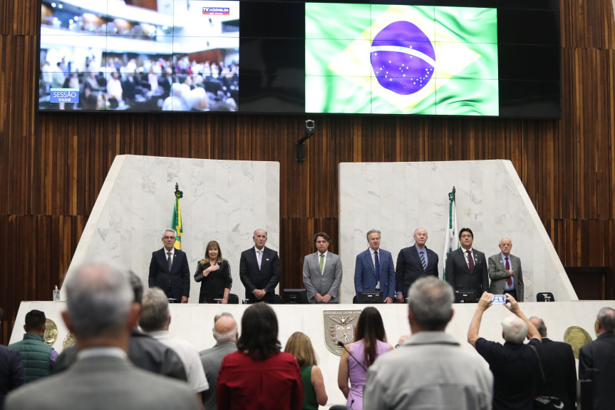 Solenidade ocorreu na noite desta quarta-feira (29), no Plenário da Assembleia Legislativa do Paraná.Créditos:Orlando Kissner/Alep