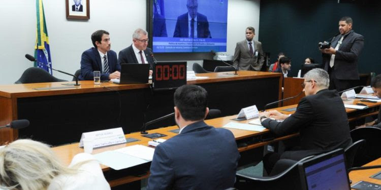 Comissão debate a Política de Incentivo à Indústria de Fertilizantes e Bioinsumos