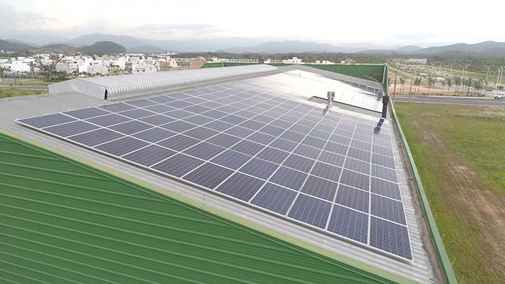 Crescimento de micro e minigeração distribuída (MMGD) no Brasil, com uma das projeções indicando investimentos em capacidade instalada na ordem de R$ 70 bilhões até 2030. 