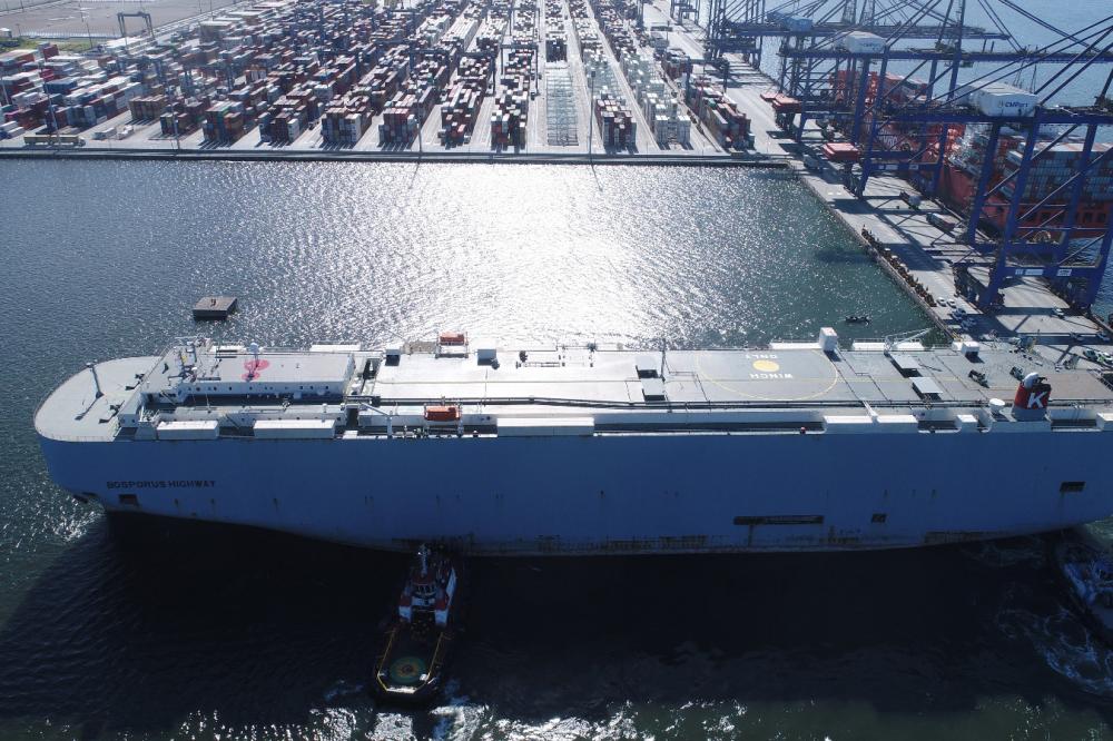 Portos do Paraná realiza operação inédita para atracação de navio de cargas rolantes Foto: Capitania dos Portos do Paraná