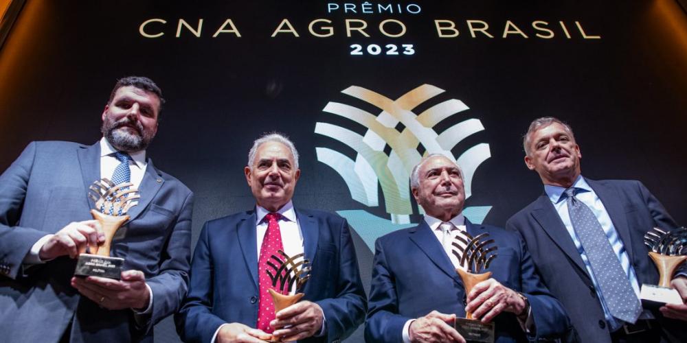 A premiação é uma iniciativa para reconhecer personalidades e organizações que contribuem para o desenvolvimento do agro brasileiro