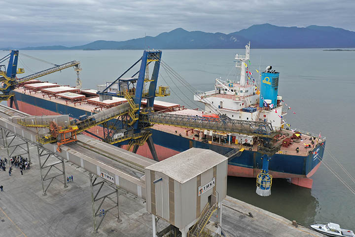“A ideia é fazer com que o Porto de Paranaguá, que já é um dos maiores terminais graneleiros da América do Sul, tenha mais agilidade e eficiência para a exportação da produção paranaense”, ressaltou o governador Ratinho Junior. Fotos Alessandro Vieira/AEN
