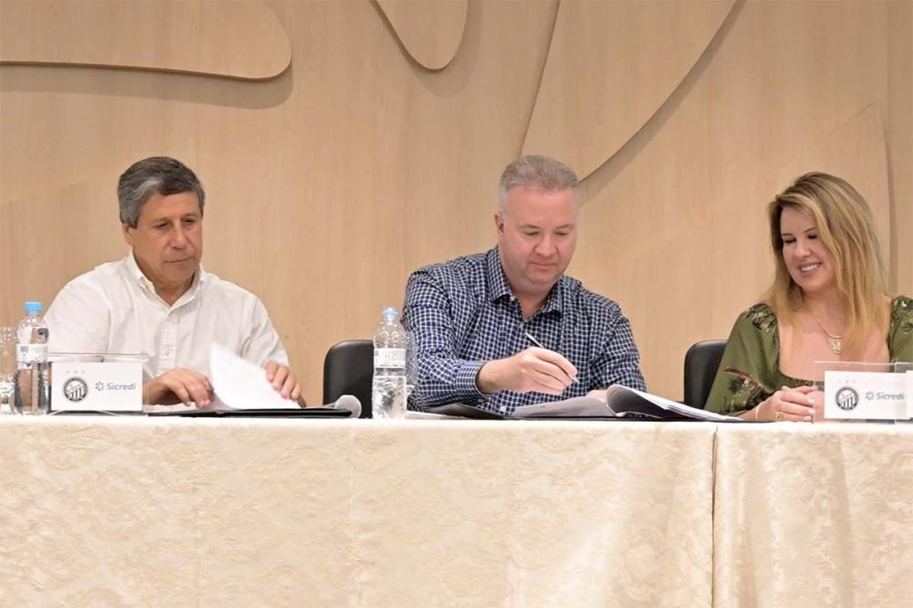 Renovação de parceria confirmada! A Sicredi Campos Gerais e Grande Curitiba PR/SP continua apoiando o Operário Ferroviário Esporte Clube na temporada de 2024. Foto Toninho Anhaia.