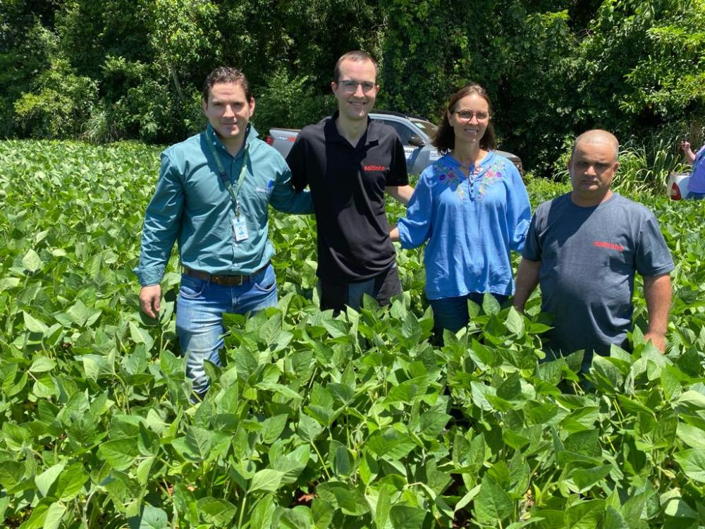 Erik Cantadori Cornelsen, engenheiro brasileiro na Suíça, utiliza a tecnologia para gerenciar a Fazenda Saltinho, em Londrina, alcançando produtividade excepcional na agricultura à distância. Uma gestão moderna que ultrapassa fronteiras. Fotos Divulgação