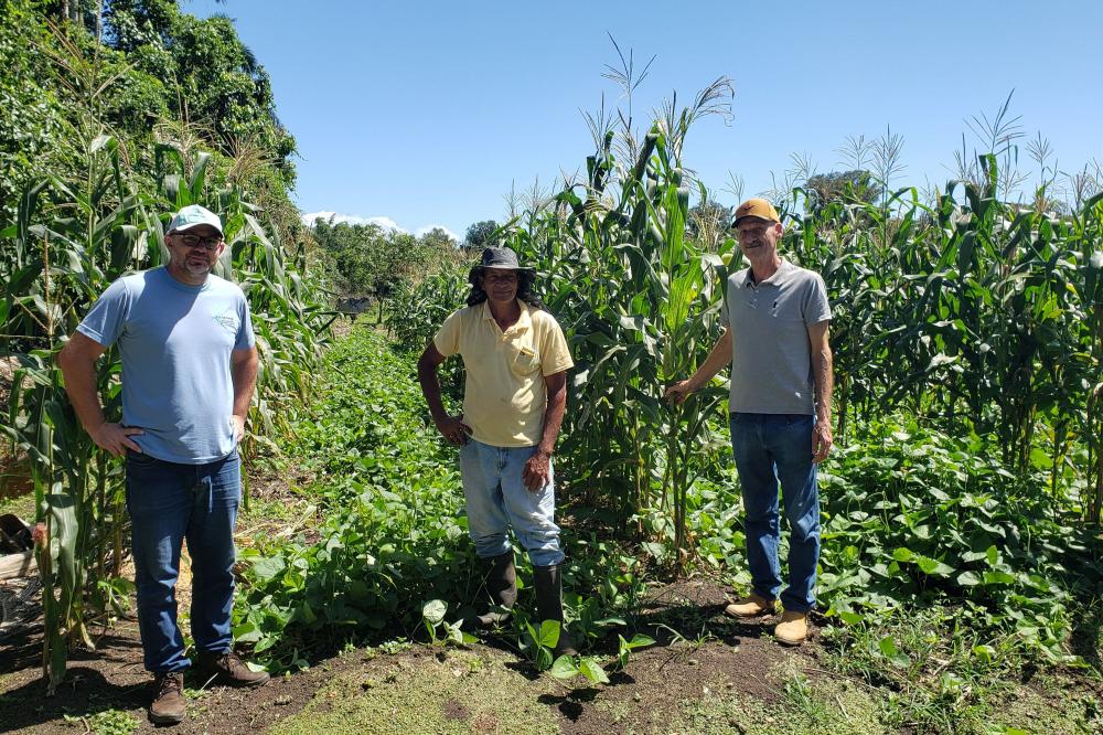 Produção rural e agroindústria transformam vida de família no litoral Foto: IDR-PARANÁ