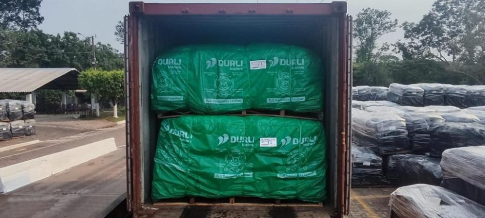 O primeiro contêiner , com cerca 1 mil peles de couro wet blue chegou à Itália no início desta semana, entregue à empresa Pasubio Spa, na região Norte do país. 