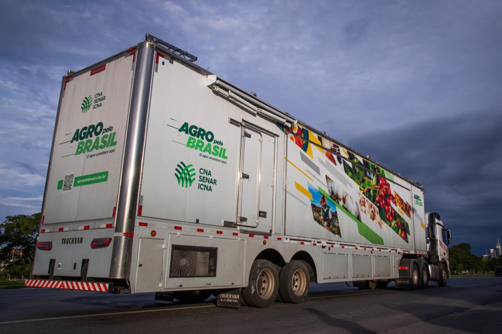 Carreta “Agro pelo Brasil” já está preparada para receber o público Itaipu Rural Show (Imagem divulgação CNA).