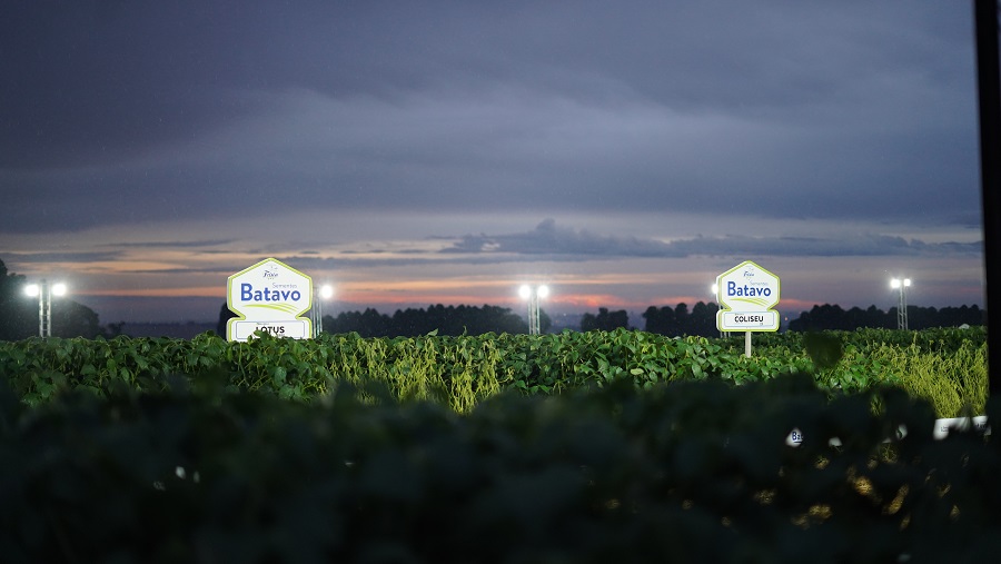 O objetivo da Noite da Soja é apresentar aos produtores rurais as principais cultivares de soja do Brasil, com foco em novas tecnologias e soluções para o aumento da produtividade e rentabilidade da cultura.