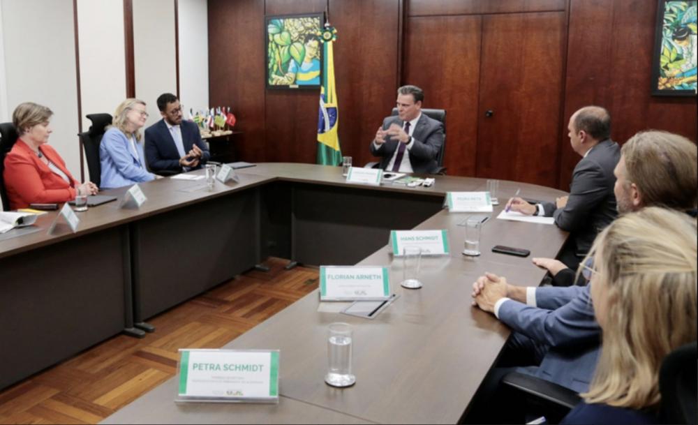 Reunião do ministro Fávaro com representantes do KFW Bankengruppe. Mapa