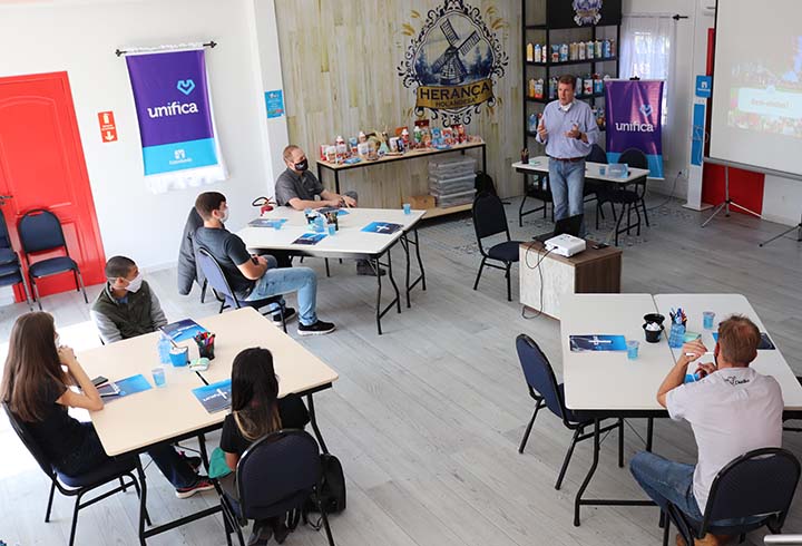 O Programa Semear tem sua estrutura dividida em cinco encontros realizados quinzenalmente com jovens sucessores Castrolanda.