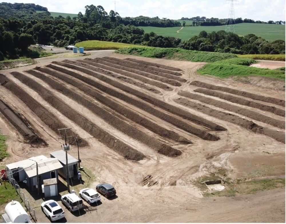 OrganoZero Compostagem investe na produção de composto orgânico de alta qualidade, utilizado há mais de 10 anos para aumento da produtividade.
