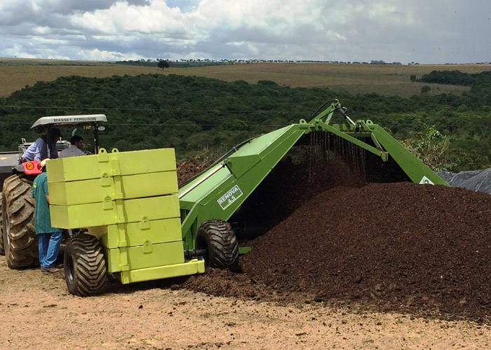 A riqueza da composição química dos resíduos, que estava subutilizada, foi reunida em um só produto para fertilizar o solo. Foto: Juscimar Silva