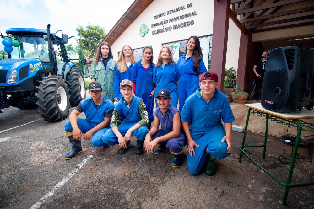 Novos tratores reforçam mecanização dos colégios agrícolas e florestais do Paraná Foto: Raphael Marcondes