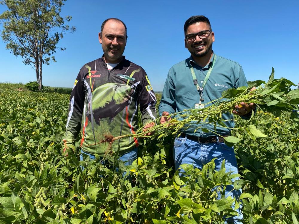 Produtor rural conta que usa tecnologias avançadas em agricultura de precisão e seguindo as orientações técnicas para produzir bem.