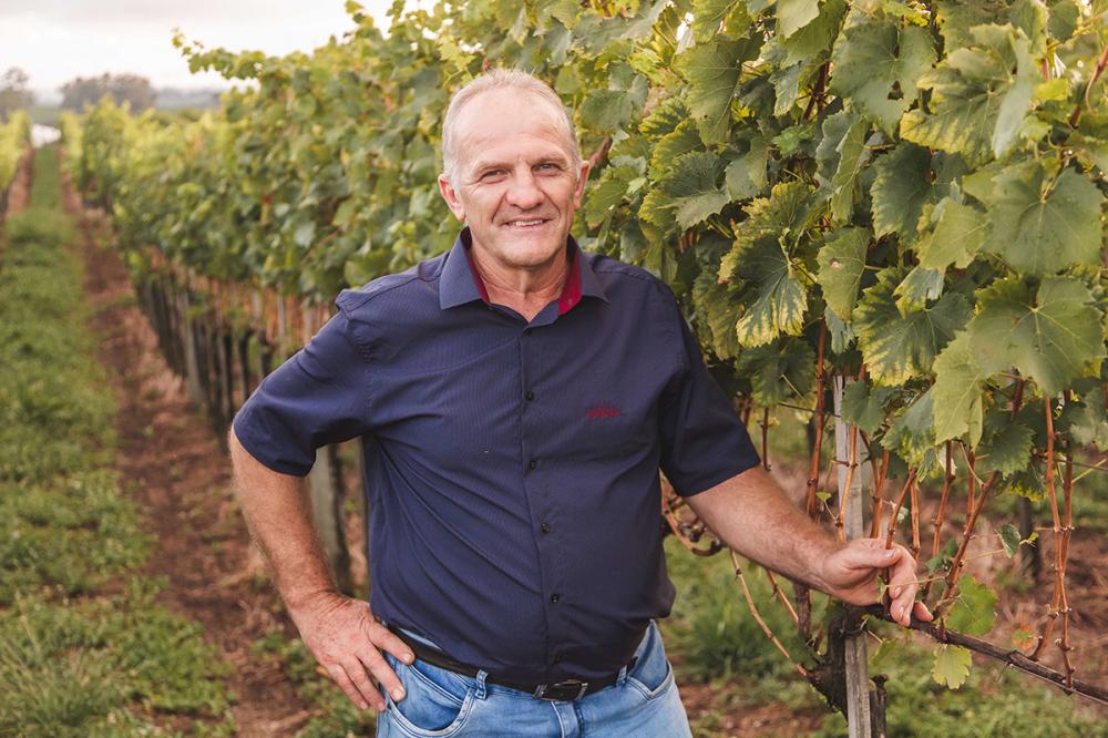 Reeleito para o último mandato, viticultor cooperado Renê Tonello está à frente da presidência da Aurora desde 2020. Crédito: Emerson Ribeiro/Coop. Vinícola Aurora 