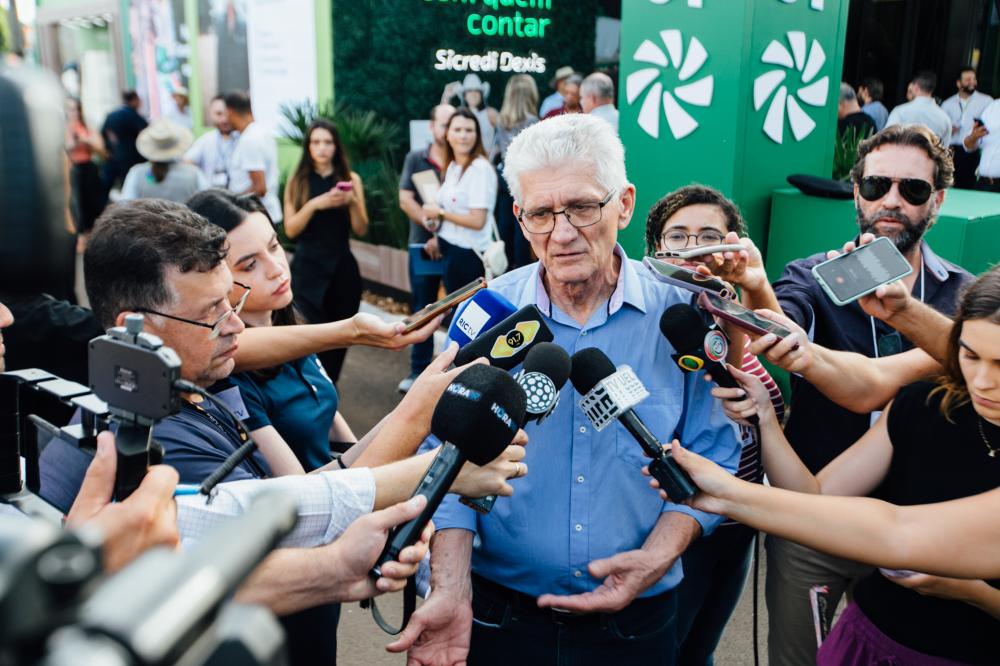 Projeto de Lei quer tirar o leite importado e a muçarela importada da cesta básica do Paraná.Foto Ricardo Chicarelli