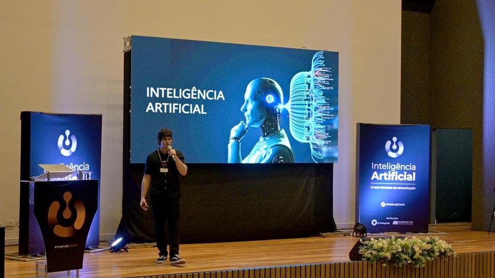 O InnovaCom foi um evento que abordou a popularização da IA, aplicações e compreensões da tecnologia e seus impactos na sociedade. Fotos Toninho Anhaia