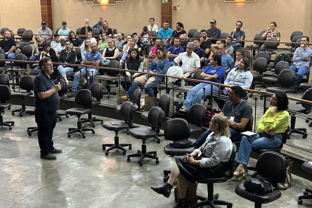 Evento do IDR-Paraná discute criação de abelhas para geração de renda e proteção do ambiente Foto: IDR