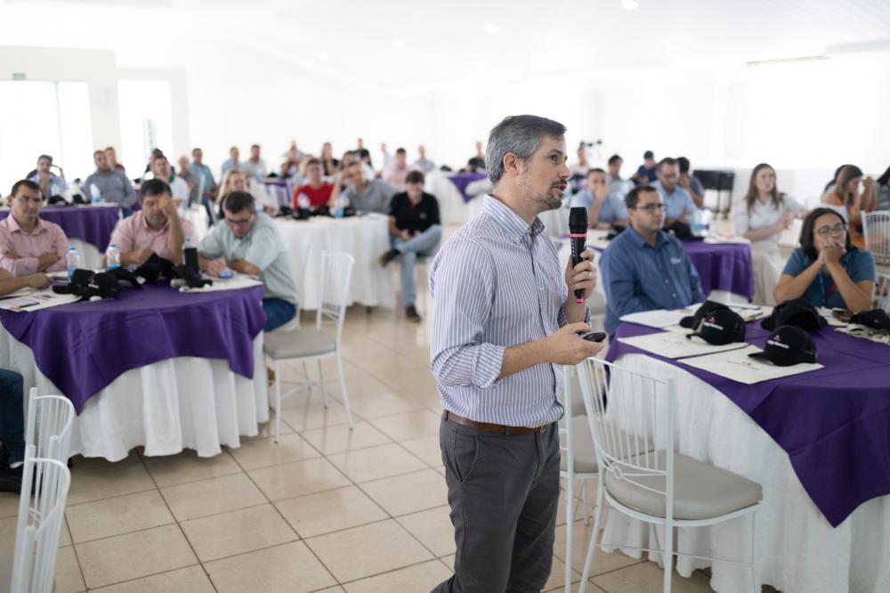 O Conexão ofereceu palestras ministradas por especialistas do setor e atividades práticas voltadas para a aplicabilidade na granja. Topigs Norsvin