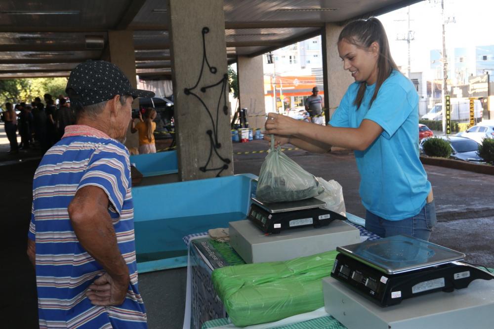 Evento comercializou mais de cinco toneladas de variados peixes antes da Páscoa.